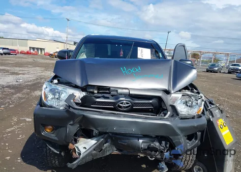 2015 Toyota Tacoma z USA, uszkodzony, nr VIN 5TFUX4EN4FX037691